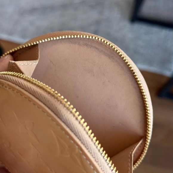 Round coin purse! : r/Louisvuitton Louis Vuitton Cream Round Coin Purse